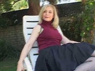 Nina Hartley Vâng Woman Sẵn sàng