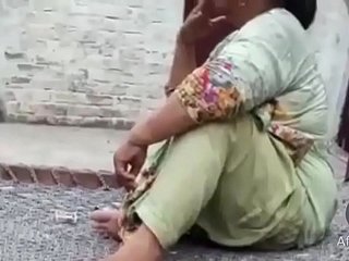 Desi 뜨거운 파키스탄 Aunty 잡초 흡연