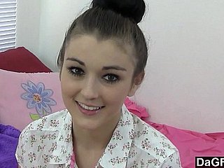 DAGFS - Teen nerveux fait du porno pour la première fois