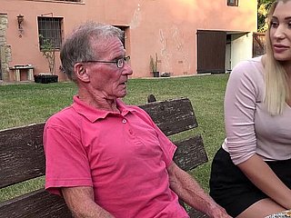 Sarışın sıcak göt anal azgın büyükbaba tarafından becerdin