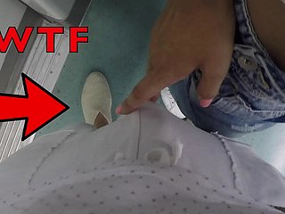 Książki uspokajaj nieznajomego nieznanego faceta w pociągu publicznym!