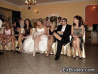 結婚式の日アップスカート！