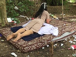 Tajski nauczyciel-ladyboy peerless na świeżym powietrzu
