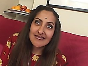 sexy indian mamuśki z dużych naturalnych cycki i big ass rundy w trójkę