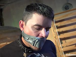 związany, zakneblowany i wanked