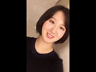 Checks dwindle Chinesin Dorrit Yaqi knallt hart auf den Dildoschwanz