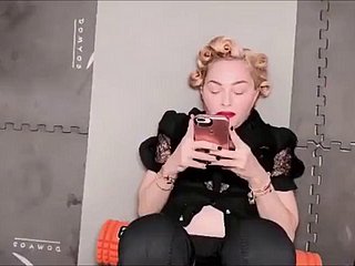 Diosa Madonna – Pies y piernas hermosos y mágicos