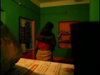 Titillating Desi Bhabi gefickt von Nachbar-Skandal