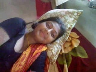 piękny desi bengali boudi z Devar sexy breast narażone