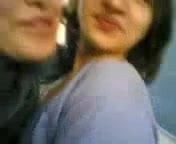 indian girl kissing do drugiej dziewczynki