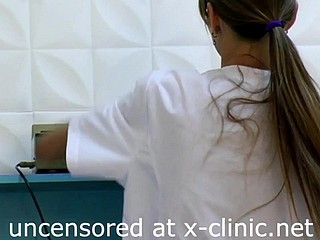 giovani ragazze esami presso ague clinica gyno