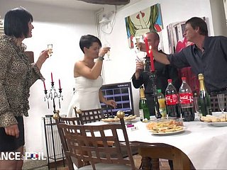 에 프랑스 주년 기념 파티를 켭니다