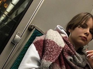 Voyeur подросток милый скрытые камеры большой флэш член в обтягивающих джинсах
