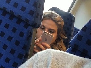 Auszuspionieren zwei Teenager hidden cam wie großen Schwanz Molestation upon engen Jeans